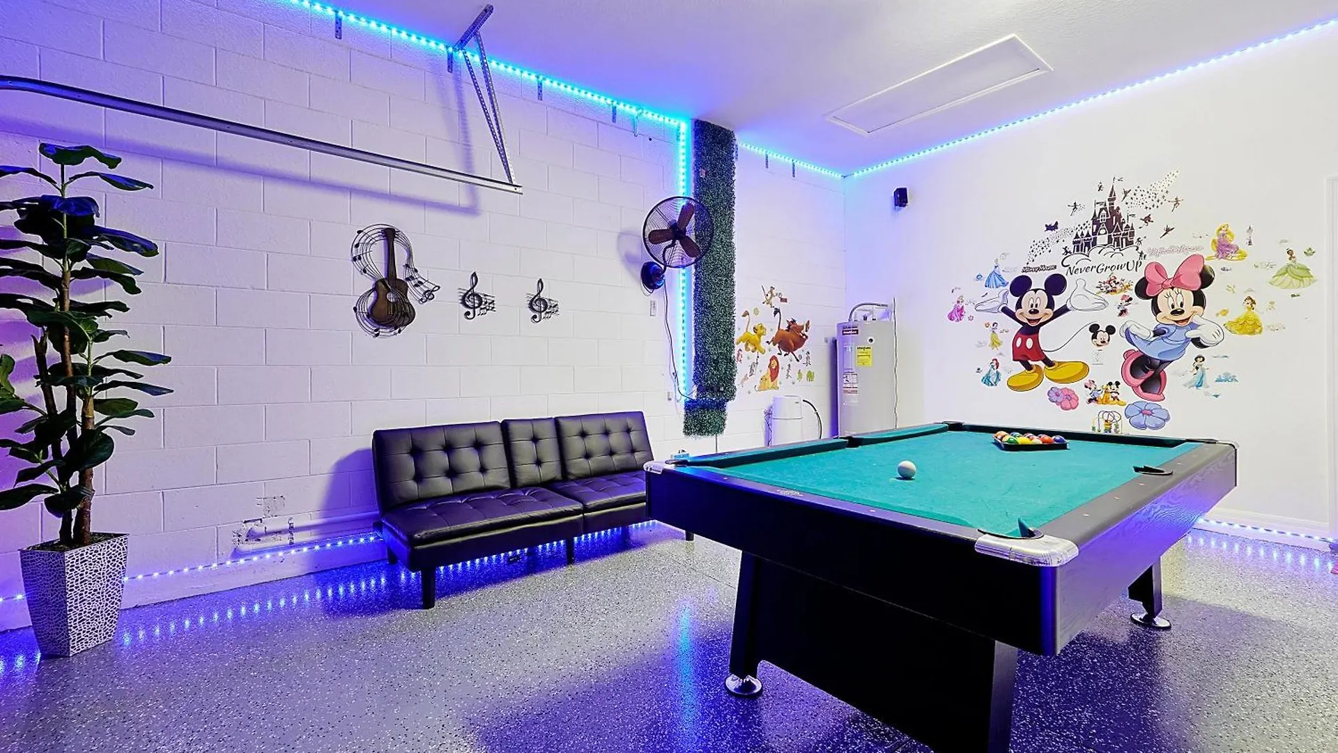 Holiday home Famous 5 Star Home In Davenport With Game Room