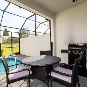 Beautiful Townhouse With Pool Close To Holiday home